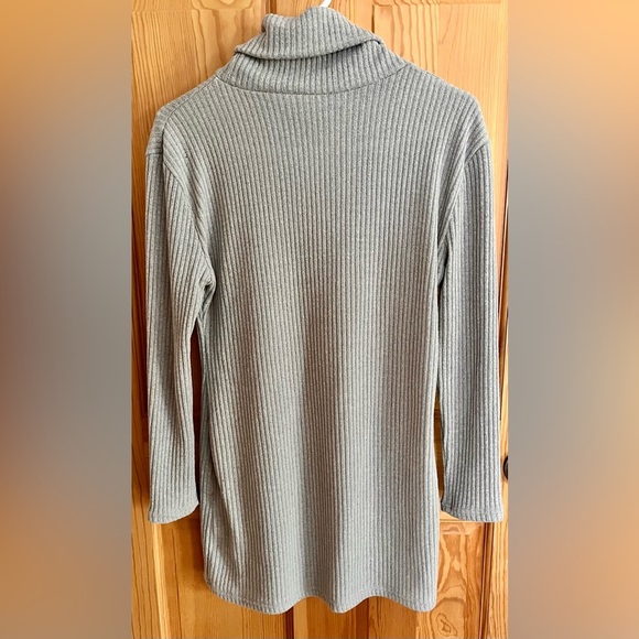 Long Gray Turtleneck Sweater Size Medium Neutral Monochrome Ribbed Tunic Fitted - Picture 7 of 11